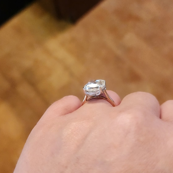 8 Carat Cushion Cut Diamond Gold Ring - Picture 7 of 9